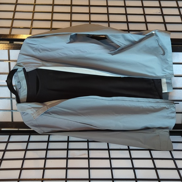 Nike Jacket - Picture 2 of 11